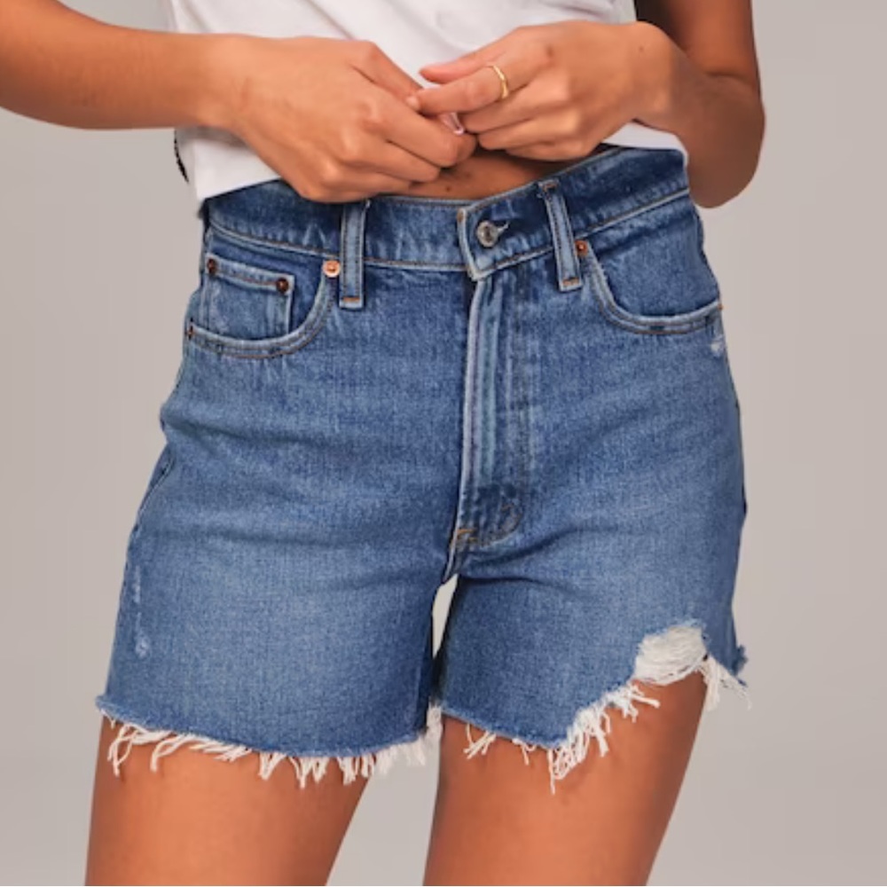 Abercrombie & Fitch 4” Mom Short High rise